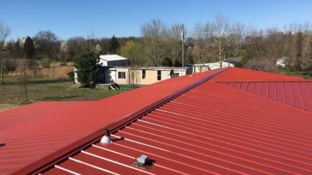 Asphalt or Metal: Choosing the Perfect Roofing Material for Your Home