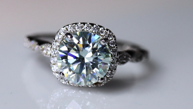 Sparkling Simplicity: Why Moissanite Engagement Rings Are a Timeless Choice